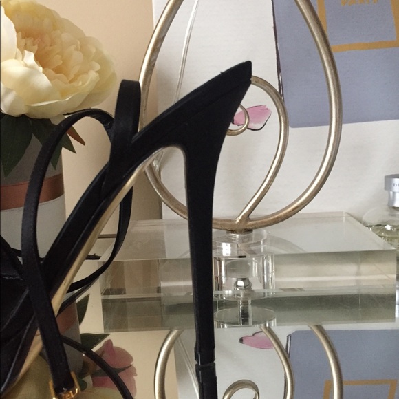 Brand New FENDI Sandals - Picture 2 of 8